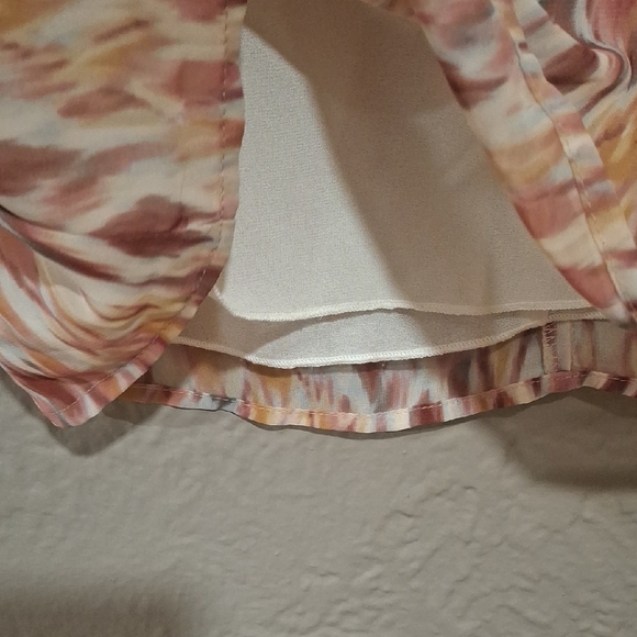 Roan+rijan Ruffled Sleeveless Blouse in Orange and Tan. - Picture 6 of 7